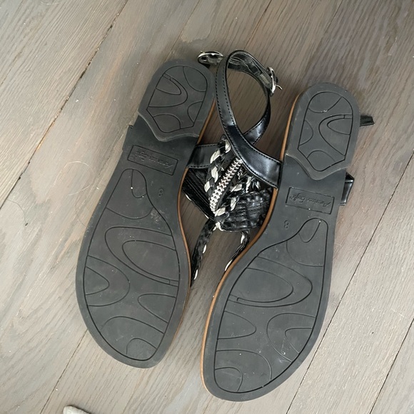 Black & white sandal size 8 - Picture 2 of 2